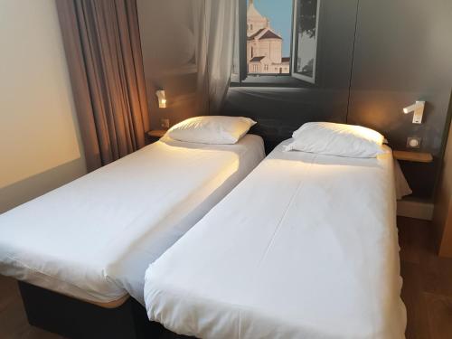 2 twin beds