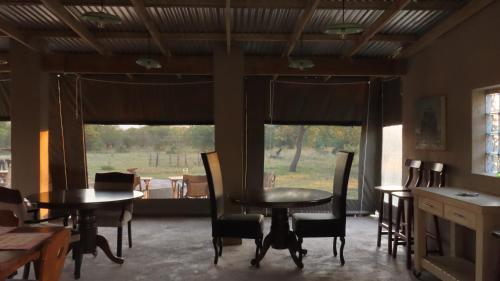Sunset Lodge & Safaris 4