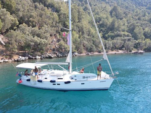 Exquisite 41ft Beneteau Oceanis Yacht 3 Cabins Cozy Lounge 2 Bathrooms and Your Dream Sailing Experience Awaits