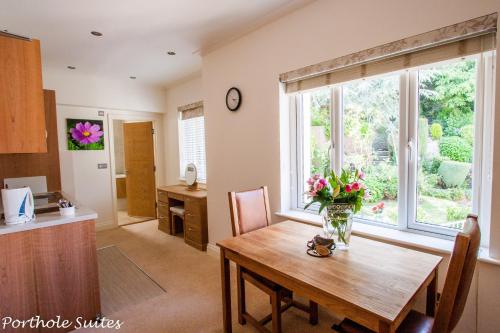 Instalaciones, Porthole Suites in Saint Aubin