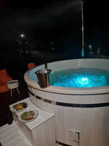 جاكوزي, Chalet 2B in Cavnic