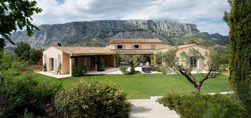 Villa provençale au cœur du pays d’Aix, piscine, vue imprenable