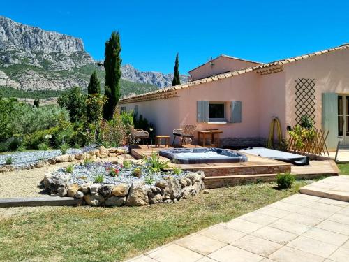 Villa provençale au cœur du pays d’Aix, piscine, vue imprenable