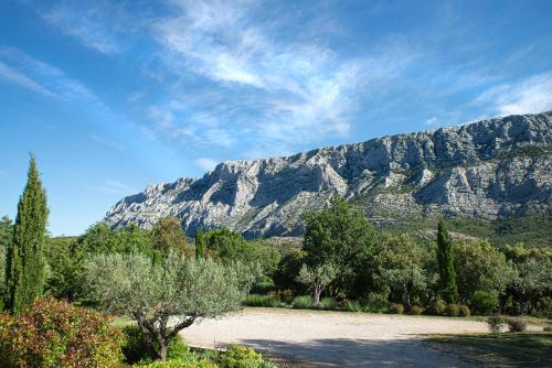 Villa provençale au cœur du pays d’Aix, piscine, vue imprenable