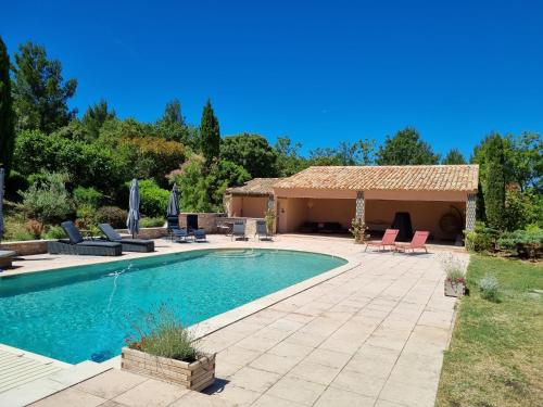 Villa provençale au cœur du pays d’Aix, piscine, vue imprenable