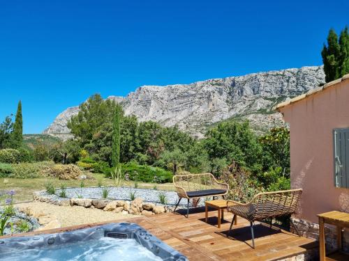 Villa provençale au cœur du pays d’Aix, piscine, vue imprenable