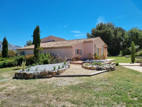 Villa provençale au cœur du pays d’Aix, piscine, vue imprenable