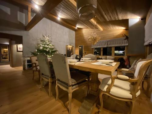 Chalet 7 Luxury Chalet with Cinema room