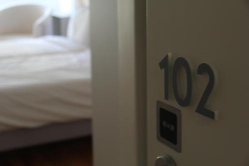 Twin Room image 7