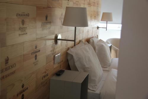 Twin Room image 6