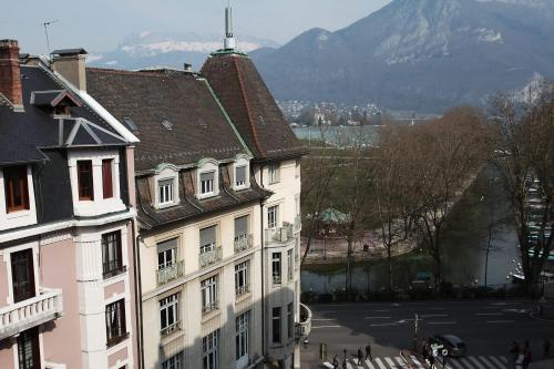 Very nice flat with terrace in the heart of Annecy Old Town - Welkeys