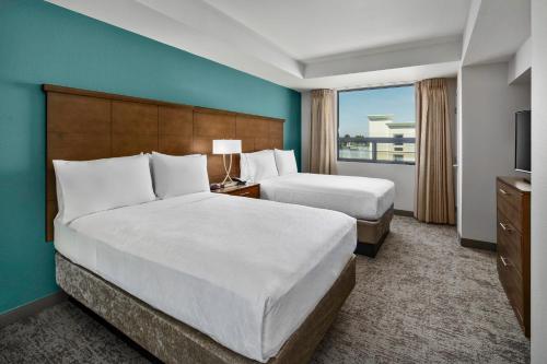 Staybridge Suites Irvine - John Wayne Airport, an IHG Hotel