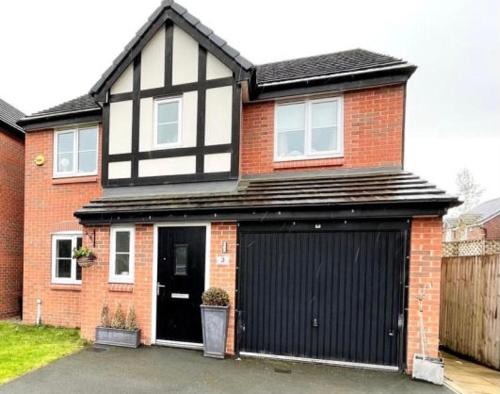 Stunning Detached Home. Family and Pet Friendly. Parking and WiFi