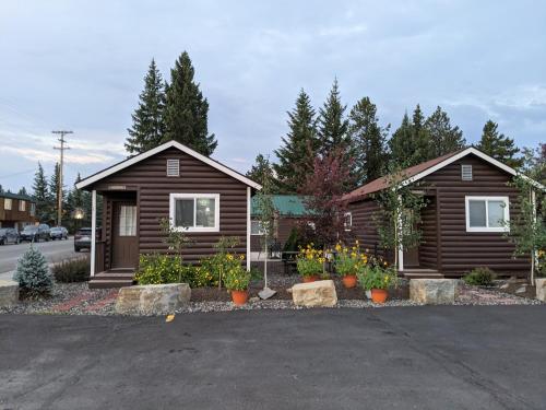 9 Bar W Cabins in West Yellowstone, USA