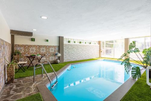  LE LLAR casa con 2 PISCINAS 1 CLIMATIZADA INTERIOR muy cerca de Santiago de Compostela in Amés