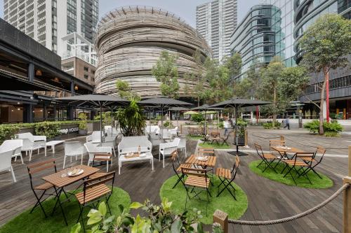 Restaurant, Novotel Sydney Darling Square in Darling Harbour