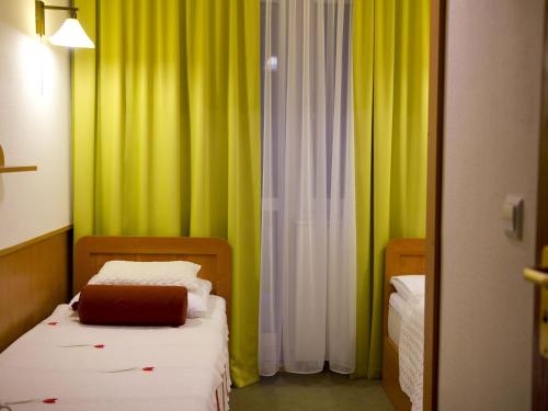 Zimmer mit 2 einzelbetten