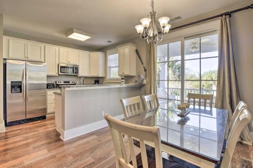 N Myrtle Beach Townhome with Upscale Amenities