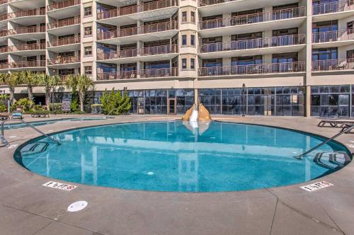 N Myrtle Beach Townhome with Upscale Amenities