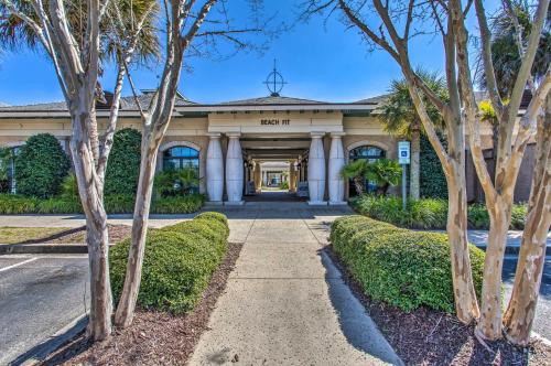 N Myrtle Beach Townhome with Upscale Amenities