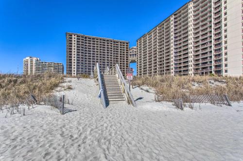 N Myrtle Beach Townhome with Upscale Amenities