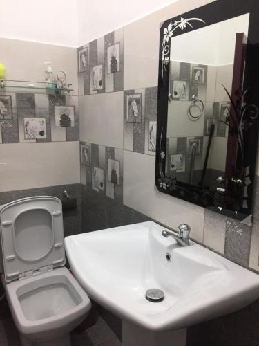 Deluxe Double Room (2 Adults + 1 Child) image 10
