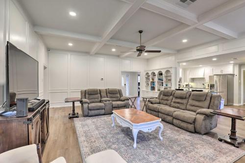 Spacious Waco Home about 9 Mi to Magnolia Market in Waco, USA