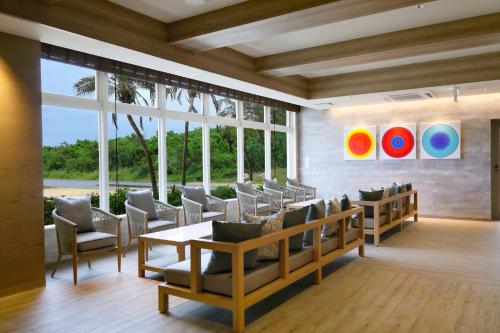 로비, Hot Cross Point Santa Monica in 시기라 해변