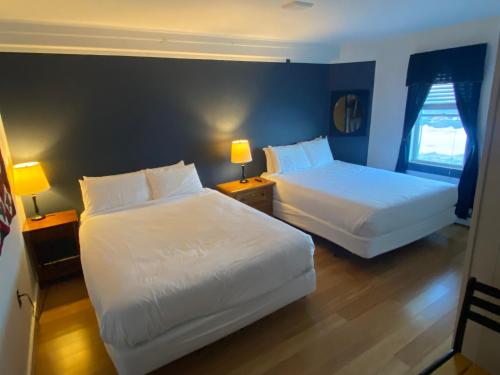 2 queen beds