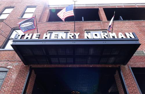 33409022 Henry Norman Hotel