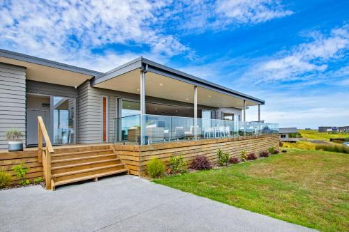 . Sunrise Beach House - Cable Bay Holiday Home