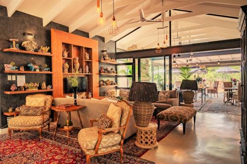 334095584 Safari Moon Luxury Bush Lodge