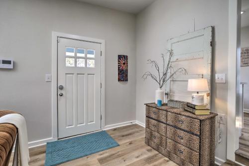 Pet-Friendly Cottage, 3 Blocks to Main St! in Tomball, USA