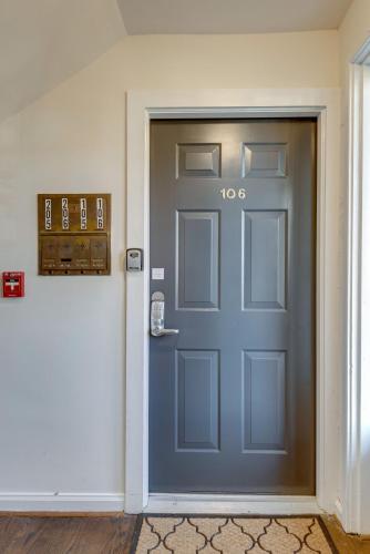 One BR by Vanderbilt Close to Music Row -106 in Nashville, USA