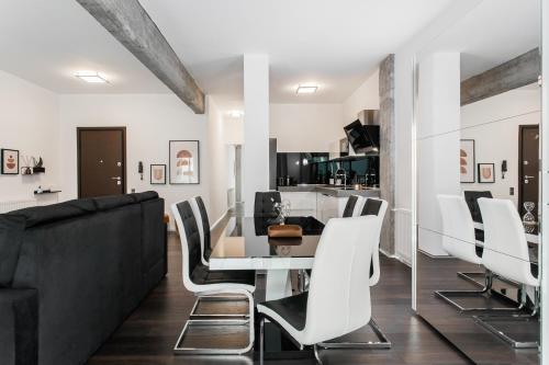 Industrial 1BR Apartment in Ampelokipoi Area by UPSTREET - image 5