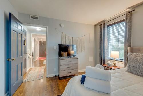 Nashville Flat Minutes From Everything -206