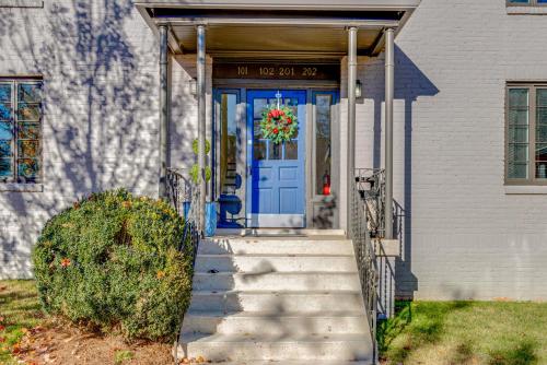 Nashville Flat by Vandy ! Walk to Dinning -202