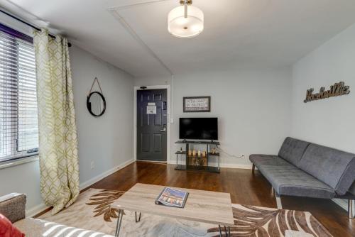 Apartment by Vandy Minutes to Downtown -102 in Nashville, USA