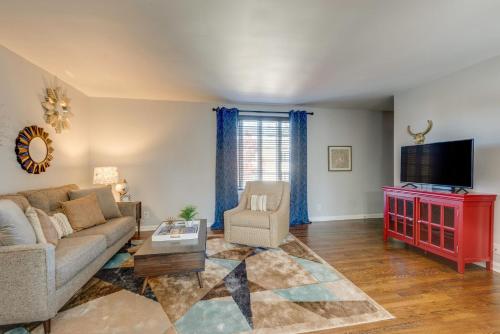 2BR apt by Vandy-Walk to Dinning -208