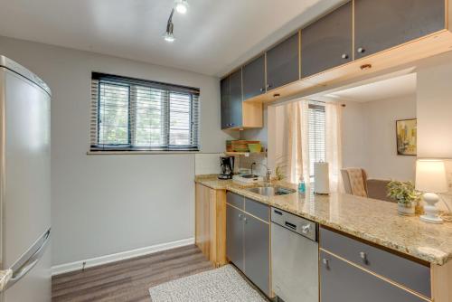 2BR Apt by Vandy Walk to Restaurants -108 in Nashville, USA
