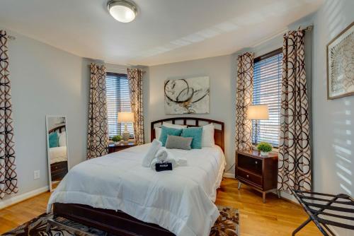 2BR Apt by Vandy Walk to Restaurants -108 in Nashville, USA