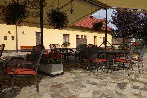 Hotel a restaurace Palfrig - image 9