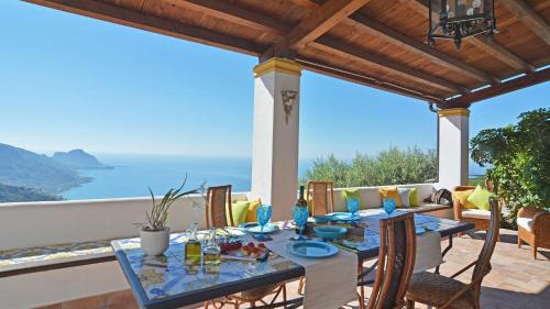  VILLA IL BASTO 8, Emma Villas in Cefalú
