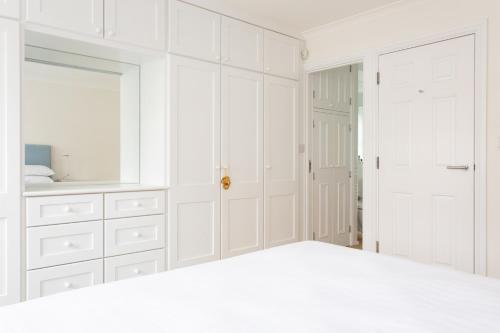 Edge Street IV by onefinestay