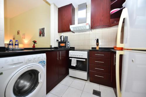 Kitchen, Luxury Escapes - Budget-Friendly Studio Near Metro - MED67 DG near Haji Sahab restaurant
