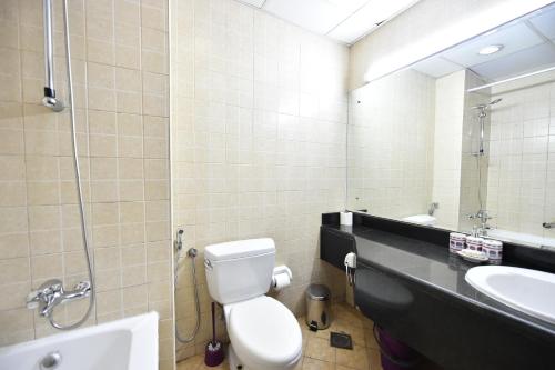Bathroom, Luxury Escapes - Budget-Friendly Studio Near Metro - MED67 DG near Haji Sahab restaurant
