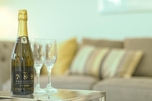 Brand New - Stunning 2-Bed Flat - Free Parking - 7