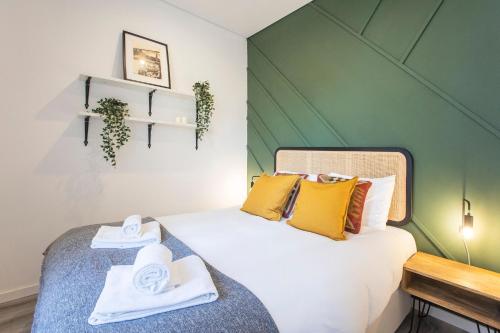 Seaside 1BR Flat w/ AC in Matosinhos by LovelyStay, Matosinhos