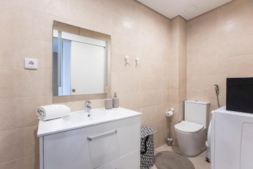 Seaside 1BR Flat w/ AC in Matosinhos by LovelyStay, Matosinhos (fotografie 11)