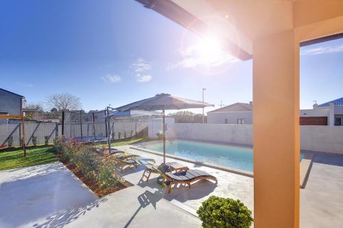 Four-Bedroom Holiday Home room in Villa Buzdonka